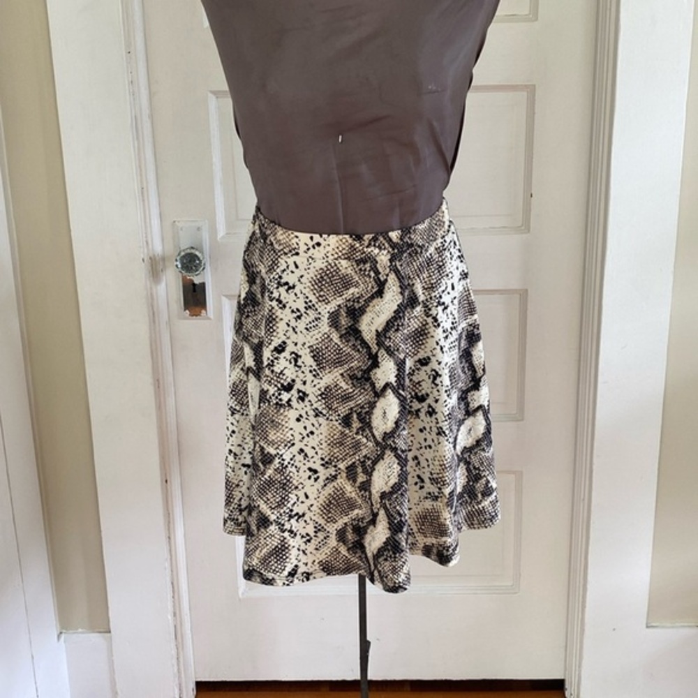 French Grey Snakeskin Cream Black A-Line Stretch Skirt NWT M/L